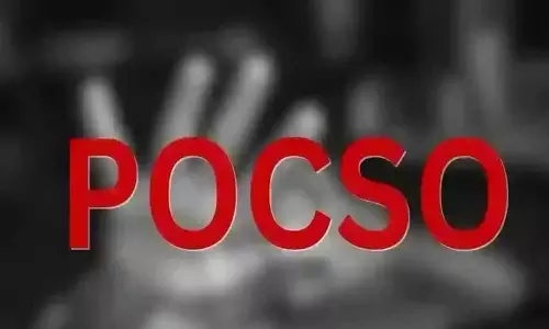 മലപ്പുറത്ത് 16കാരി പ്രസവിച്ചു; വയറുവേദനയെ തുടർന്ന് ചികിത്സ തേടിയപ്പോഴാണ് സംഭവം, 31കാരൻ അറസ്റ്റിൽ മലപ്പുറത്ത് 16കാരി പ്രസവിച്ചു; വയറുവേദനയെ തുടർന്ന് ചികിത്സ തേടിയപ്പോഴാണ് സംഭവം, 31കാരൻ അറസ്റ്റിൽ