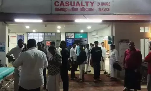 ഈരാറ്റുപേട്ടയിലും പൂഞ്ഞാറിലും മണ്ണിടിച്ചിൽ: രണ്ടുപേർക്ക് ദാരുണാന്ത്യം; ഒരാൾക്ക് പരിക്ക് ഈരാറ്റുപേട്ടയിലും പൂഞ്ഞാറിലും മണ്ണിടിച്ചിൽ: രണ്ടുപേർക്ക് ദാരുണാന്ത്യം; ഒരാൾക്ക് പരിക്ക്