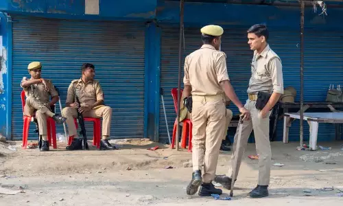 ആയുഷ് മലിക് കേസില് കോടതി പൊലീസിനെ ശാസിച്ചുവെന്ന് പ്രചരിപ്പിച്ചു; മാധ്യമപ്രവർത്തകരടക്കം 6 പേർക്കെതിരെ കേസെടുത്ത് യുപി പൊലീസ് ആയുഷ് മലിക് കേസില് കോടതി പൊലീസിനെ ശാസിച്ചുവെന്ന് പ്രചരിപ്പിച്ചു; മാധ്യമപ്രവർത്തകരടക്കം 6 പേർക്കെതിരെ കേസെടുത്ത് യുപി പൊലീസ്