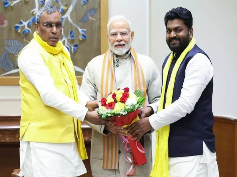 ഉത്തര്പ്രദേശിനെ നാലായി വിഭജിക്കും, പ്രധാനമന്ത്രി ഉറപ്പ് നൽകി; മന്ത്രി ഓം പ്രകാശ് രാജ്ഭർ ഉത്തര്പ്രദേശിനെ നാലായി വിഭജിക്കും, പ്രധാനമന്ത്രി ഉറപ്പ് നൽകി; മന്ത്രി ഓം പ്രകാശ് രാജ്ഭർ