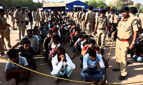 പൊലീസ് തന്നെ ജഡ്ജിയും ആരാച്ചാരും; പൗരത്വത്തിന്റെ പേരിൽ ബംഗാളിൽ നടക്കുന്നത് അസമിനെക്കാൾ ഭീകരമായ വേട്ടയാടൽ പൊലീസ് തന്നെ ജഡ്ജിയും ആരാച്ചാരും; പൗരത്വത്തിന്റെ പേരിൽ ബംഗാളിൽ നടക്കുന്നത് അസമിനെക്കാൾ ഭീകരമായ വേട്ടയാടൽ
