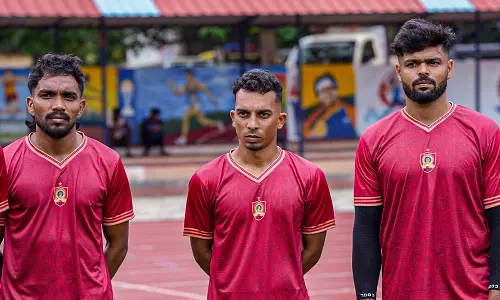 വലകാക്കാൻ ഹജ്മൽ, പടനയിക്കാൻ ലാവ്സാംബ ; കപ്പ് നിലനിർത്താൻ പോന്ന ടീമുണ്ടോ കണ്ണൂർ? വലകാക്കാൻ ഹജ്മൽ, പടനയിക്കാൻ ലാവ്സാംബ ; കപ്പ് നിലനിർത്താൻ പോന്ന ടീമുണ്ടോ കണ്ണൂർ?