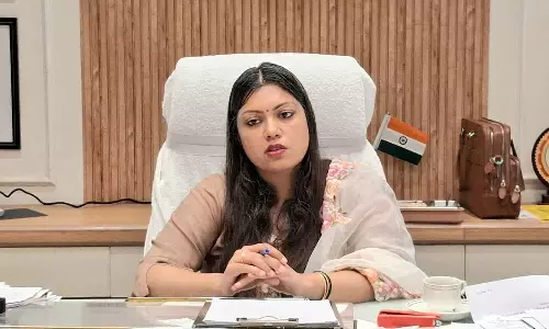 നോയിഡ ഡിഎം മേധാ രൂപത്തിന്റെ ഹരജി പ്രത്യേക ബെഞ്ചിന് മുന്നിൽ ലിസ്റ്റ് ചെയ്തതിൽ ദുരൂഹത; ഗുരുതര ആരോപണവുമായി അഭിഭാഷകർ നോയിഡ ഡിഎം മേധാ രൂപത്തിന്റെ ഹരജി പ്രത്യേക ബെഞ്ചിന് മുന്നിൽ ലിസ്റ്റ് ചെയ്തതിൽ ദുരൂഹത; ഗുരുതര ആരോപണവുമായി അഭിഭാഷകർ