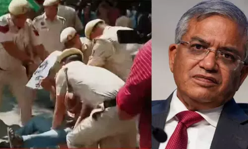 ഗ്യാനേഷ് കുമാറിന്റെ രാജി ആവശ്യപ്പെട്ട് ഇടത് പാർട്ടികളുടെ പ്രതിഷേധം; എം.എ. ബേബിയും വൃന്ദ കാരാട്ടും അറസ്റ്റിൽ ഗ്യാനേഷ് കുമാറിന്റെ രാജി ആവശ്യപ്പെട്ട് ഇടത് പാർട്ടികളുടെ പ്രതിഷേധം; എം.എ. ബേബിയും വൃന്ദ കാരാട്ടും അറസ്റ്റിൽ
