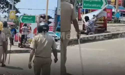 ഒരു കൈയബദ്ധം, ആളുമാറിപ്പോയി...; പ്രതിഷേധാവേശത്തിൽ SFI വലിച്ചുകീറിയത് കോടിയേരിയുടെ ഫ്ലക്സ്-വീഡിയോ ഒരു കൈയബദ്ധം, ആളുമാറിപ്പോയി...; പ്രതിഷേധാവേശത്തിൽ SFI വലിച്ചുകീറിയത് കോടിയേരിയുടെ ഫ്ലക്സ്-വീഡിയോ