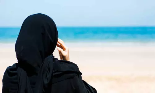 മുസ്ലിം സ്ത്രീകളുടെ ചിത്രങ്ങളിൽനിന്ന് ഹിജാബ് നീക്കം ചെയ്ത് എഐ ചാറ്റ്ബോട്ടുകൾ; കണ്ടെത്തലുമായി ദ ഗാർഡിയൻ മുസ്ലിം സ്ത്രീകളുടെ ചിത്രങ്ങളിൽനിന്ന് ഹിജാബ് നീക്കം ചെയ്ത് എഐ ചാറ്റ്ബോട്ടുകൾ; കണ്ടെത്തലുമായി ദ ഗാർഡിയൻ