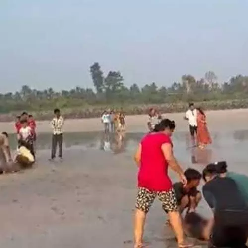 വിനോദയാത്ര മരണയാത്രയായി; മഹാരാഷ്ട്രയിൽ അധ്യാപകർ നോക്കിനിൽക്കെ 8 വിദ്യാർഥികൾ കടലിൽ മുങ്ങിമരിച്ചു