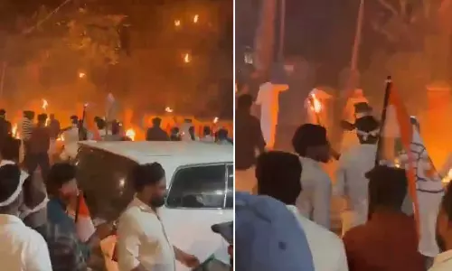 CI, SI എന്നിവരെ മാറ്റണം; ആഭ്യന്തര മന്ത്രിയെ കണ്ട് എസ്എഫ്ഐ, പ്രതിഷേധം ശക്തമാക്കുമെന്ന് മുന്നറിയിപ്പ് CI, SI എന്നിവരെ മാറ്റണം; ആഭ്യന്തര മന്ത്രിയെ കണ്ട് എസ്എഫ്ഐ, പ്രതിഷേധം ശക്തമാക്കുമെന്ന് മുന്നറിയിപ്പ്