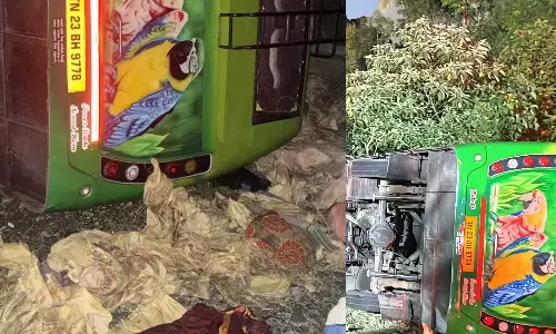 ഇടുക്കി കരുണാപുരത്ത് വിനോദസഞ്ചാരികളുടെ മിനി ബസ് മറിഞ്ഞു; 14 പേർക്ക് പരിക്ക്, രണ്ടുപേരുടെ നില ഗുരുതരം ഇടുക്കി കരുണാപുരത്ത് വിനോദസഞ്ചാരികളുടെ മിനി ബസ് മറിഞ്ഞു; 14 പേർക്ക് പരിക്ക്, രണ്ടുപേരുടെ നില ഗുരുതരം