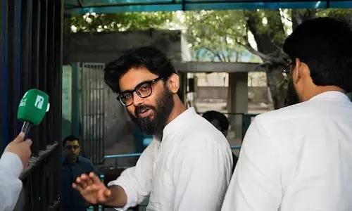 ബന്ധുവിന്റെ വിവാഹം: ഇടക്കാല ജാമ്യം ലഭിച്ച ഷർജീൽ ഇമാം പുറത്തിറങ്ങി
