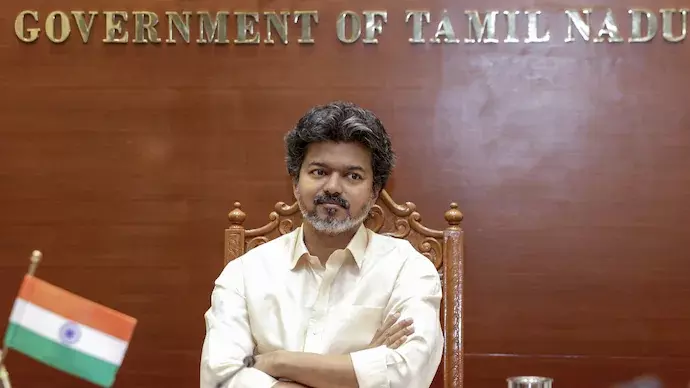 ഗൂഗിൾ പേ വഴി കൈക്കൂലി വാങ്ങി: തമിഴ്നാട്ടിൽ അഞ്ച് പൊലീസുകാർക്കെതിരെ നടപടിയുമായി വിജയ് സർക്കാർ ഗൂഗിൾ പേ വഴി കൈക്കൂലി വാങ്ങി: തമിഴ്നാട്ടിൽ അഞ്ച് പൊലീസുകാർക്കെതിരെ നടപടിയുമായി വിജയ് സർക്കാർ