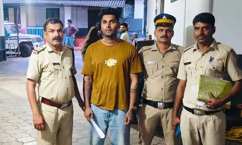 സ്പായുടെ മറവിൽ പെൺവാണിഭം; തിരൂർ സ്വദേശി ശരത് പ്രസാദ് പിടിയിൽ സ്പായുടെ മറവിൽ പെൺവാണിഭം; തിരൂർ സ്വദേശി ശരത് പ്രസാദ് പിടിയിൽ
