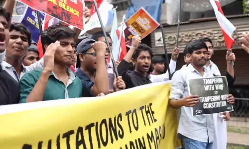 ഉജ്ജയിൻ പള്ളി തകർക്കൽ: മധ്യപ്രദേശിൽ സംഘ്പരിവാർ ഭരണകൂടം നടത്തിവരുന്ന ആദിവാസി- മുസ്ലിം ഉന്മൂലന പ്രോജക്ടിന്റെ ഭാഗം- ശിഹാബ് പൂക്കോട്ടൂർ ഉജ്ജയിൻ പള്ളി തകർക്കൽ: മധ്യപ്രദേശിൽ സംഘ്പരിവാർ ഭരണകൂടം നടത്തിവരുന്ന ആദിവാസി- മുസ്ലിം ഉന്മൂലന പ്രോജക്ടിന്റെ ഭാഗം- ശിഹാബ് പൂക്കോട്ടൂർ
