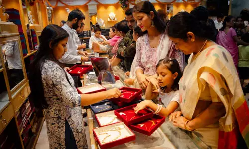why jewelleries insist consumers to sell gold
