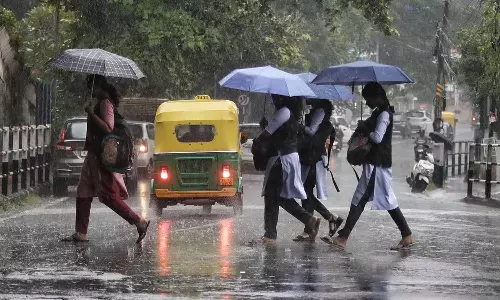 ഏഴ് ജില്ലകളിൽ ഓറഞ്ച് അലർട്ട്; 50 കിലോമീറ്റർ വരെ വേഗത്തിൽ കാറ്റിനും സാധ്യത