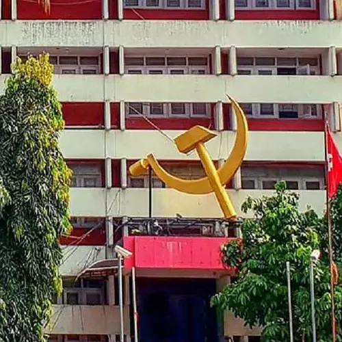 ഭൂമി കയ്യേറിയെന്ന പരാതി; എകെജി സെന്ററിന്റെ ഭൂമി നാളെ അളക്കും