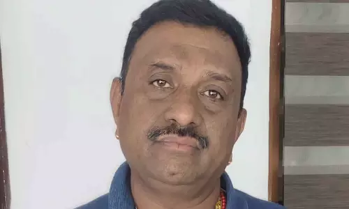 തടവുകാരന്റെ ഭാര്യ ലൈംഗികമായി വഴങ്ങിയതിന് പ്രത്യുപകാരം: പ്രതിയെ മോചിപ്പിച്ച ജയില് ഡിഐജി അറസ്റ്റില് തടവുകാരന്റെ ഭാര്യ ലൈംഗികമായി വഴങ്ങിയതിന് പ്രത്യുപകാരം: പ്രതിയെ മോചിപ്പിച്ച ജയില് ഡിഐജി അറസ്റ്റില്