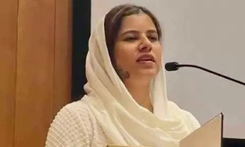 മതപരമായ വീക്ഷണങ്ങൾ അടിച്ചേൽപ്പിക്കുന്നു, മറ്റുള്ളവരുടെ വിശ്വാസത്തെ പരിഹസിക്കുന്നു: ഫാറൂഖ് കോളജ് അധ്യാപിക ശബ്നം നൂർജഹാനെതിരെ വിദ്യാർഥികളുടെ പരാതി മതപരമായ വീക്ഷണങ്ങൾ അടിച്ചേൽപ്പിക്കുന്നു, മറ്റുള്ളവരുടെ വിശ്വാസത്തെ പരിഹസിക്കുന്നു: ഫാറൂഖ് കോളജ് അധ്യാപിക ശബ്നം നൂർജഹാനെതിരെ വിദ്യാർഥികളുടെ പരാതി