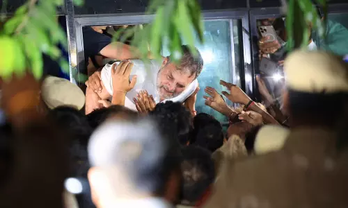 പ്രതിഷേധത്തീയിൽ തലസ്ഥാനം; രാഹുലും പ്രിയങ്കയും അറസ്റ്റിൽ പ്രതിഷേധത്തീയിൽ തലസ്ഥാനം; രാഹുലും പ്രിയങ്കയും അറസ്റ്റിൽ
