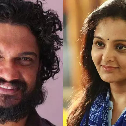 കേസ് സ്വന്തമായി വാദിക്കും; മഞ്ജുവാര്യര് നല്കിയ കേസില് കോടതിയില് നേരിട്ട് ഹാജരായി സനല്കുമാര്