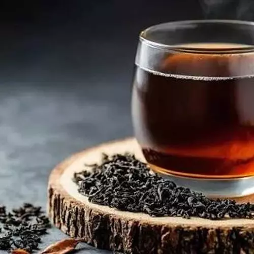 ഒരു സ്പൂൺ തേയിലപ്പൊടി മതി; മുടിക്ക് തിളക്കവും കരുത്തും നൽകാൻ ഈ വിദ്യ പരീക്ഷിക്കാം