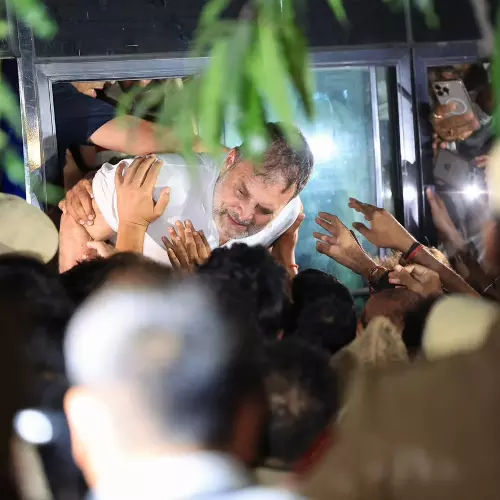 പ്രതിഷേധത്തീയിൽ തലസ്ഥാനം; രാഹുലും പ്രിയങ്കയും അറസ്റ്റിൽ
