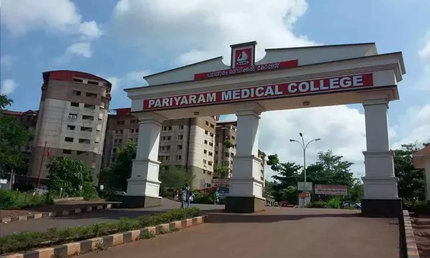പരിയാരം മെഡിക്കൽ കോളജിൽ ഹൃദയശസ്ത്രക്രിയക്കിടെ യുവതി മരിച്ചു; ഡോക്ടർക്കെതിരെ കുടുംബം, രോഗിയുടെ നില ഗുരുതരമായത് അറിയിച്ചില്ലെന്ന് പരാതി പരിയാരം മെഡിക്കൽ കോളജിൽ ഹൃദയശസ്ത്രക്രിയക്കിടെ യുവതി മരിച്ചു; ഡോക്ടർക്കെതിരെ കുടുംബം, രോഗിയുടെ നില ഗുരുതരമായത് അറിയിച്ചില്ലെന്ന് പരാതി
