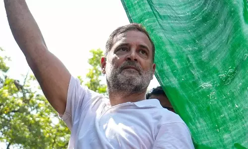 Rahul Gandhi released after 2-hour detention Rahul Gandhi released after 2-hour detention