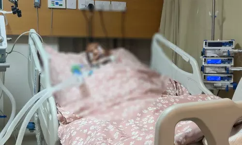 ട്രാവൽ ഇൻഷുറൻസില്ല; ഉംറ കഴിഞ്ഞ് മടങ്ങിയ മലയാളിക്ക് മസ്കത്തിൽ 20 ലക്ഷത്തിന്റെ ആശുപത്രി ബിൽ ട്രാവൽ ഇൻഷുറൻസില്ല; ഉംറ കഴിഞ്ഞ് മടങ്ങിയ മലയാളിക്ക് മസ്കത്തിൽ 20 ലക്ഷത്തിന്റെ ആശുപത്രി ബിൽ