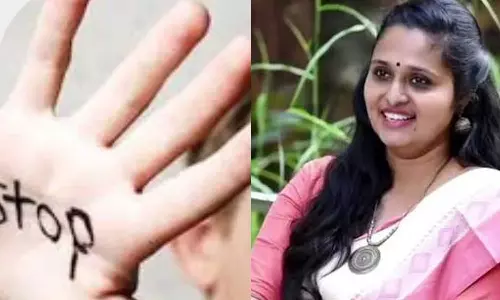 പതിനൊന്നുകാരനെ ലൈംഗികമായി പീഡിപ്പിച്ചുവെന്ന് പരാതി; ഇൻഫ്ലുവൻസർ നിഷ റാഫേലിനെതിരെ കേസ് പതിനൊന്നുകാരനെ ലൈംഗികമായി പീഡിപ്പിച്ചുവെന്ന് പരാതി; ഇൻഫ്ലുവൻസർ നിഷ റാഫേലിനെതിരെ കേസ്