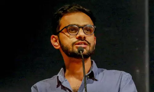 വിചാരണയില്ലാതെ നീളുന്ന തടവറജീവിതം ഭരണകൂട വേട്ടയുടെ തെളിവ്; ഹ്യൂമന് റൈറ്റ്സ് ഡിഫന്ഡേഴ്സ് അറ്റ് റിസ്ക് അവാര്ഡ് ഉമര് ഖാലിദിന് വിചാരണയില്ലാതെ നീളുന്ന തടവറജീവിതം ഭരണകൂട വേട്ടയുടെ തെളിവ്; ഹ്യൂമന് റൈറ്റ്സ് ഡിഫന്ഡേഴ്സ് അറ്റ് റിസ്ക് അവാര്ഡ് ഉമര് ഖാലിദിന്