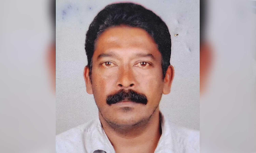 വാക്കുതര്‍ക്കം; തൃശൂര്‍ അടിച്ചിലിയില്‍ അച്ഛനെ വെട്ടിപ്പരിക്കേൽപ്പിച്ച മകൻ തോട്ട പൊട്ടിച്ച് ജീവനൊടുക്കി