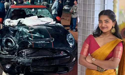 നെടുമ്പാശ്ശേരിയിൽ മിനി കൂപ്പർ സ്കൂട്ടറിലിടിച്ച് അപകടം: രണ്ട് യുവതികൾ ഉൾപ്പെടെ മൂന്ന് പേർക്ക് ദാരുണാന്ത്യം നെടുമ്പാശ്ശേരിയിൽ മിനി കൂപ്പർ സ്കൂട്ടറിലിടിച്ച് അപകടം: രണ്ട് യുവതികൾ ഉൾപ്പെടെ മൂന്ന് പേർക്ക് ദാരുണാന്ത്യം