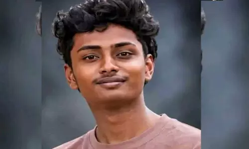 തിരുവനന്തപുരം നെടുമങ്ങാട് വാഹനാപകടം; ബൈക്ക് യാത്രികന് ദാരുണാന്ത്യം തിരുവനന്തപുരം നെടുമങ്ങാട് വാഹനാപകടം; ബൈക്ക് യാത്രികന് ദാരുണാന്ത്യം