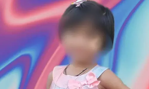 അഞ്ചുവയസുകാരിയെ സെക്യൂരിറ്റി ഗാര്ഡ് പിന്തുടരുന്നതിന്റെ സിസിടിവി ദൃശ്യങ്ങള്; പിന്നീട് കുട്ടിയെ കണ്ടെത്തിയത് കിണറ്റില് മരിച്ച നിലയില് അഞ്ചുവയസുകാരിയെ സെക്യൂരിറ്റി ഗാര്ഡ് പിന്തുടരുന്നതിന്റെ സിസിടിവി ദൃശ്യങ്ങള്; പിന്നീട് കുട്ടിയെ കണ്ടെത്തിയത് കിണറ്റില് മരിച്ച നിലയില്
