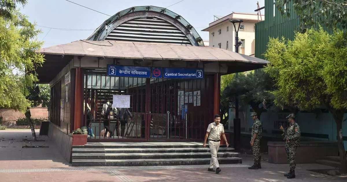 സുപ്രിംകോടതി മാർച്ചിന് മുന്നോടിയായി ഡൽഹിയിൽ കനത്ത സുരക്ഷ; ആറ് മെട്രോ സ്റ്റേഷനുകൾ അടച്ചു സുപ്രിംകോടതി മാർച്ചിന് മുന്നോടിയായി ഡൽഹിയിൽ കനത്ത സുരക്ഷ; ആറ് മെട്രോ സ്റ്റേഷനുകൾ അടച്ചു