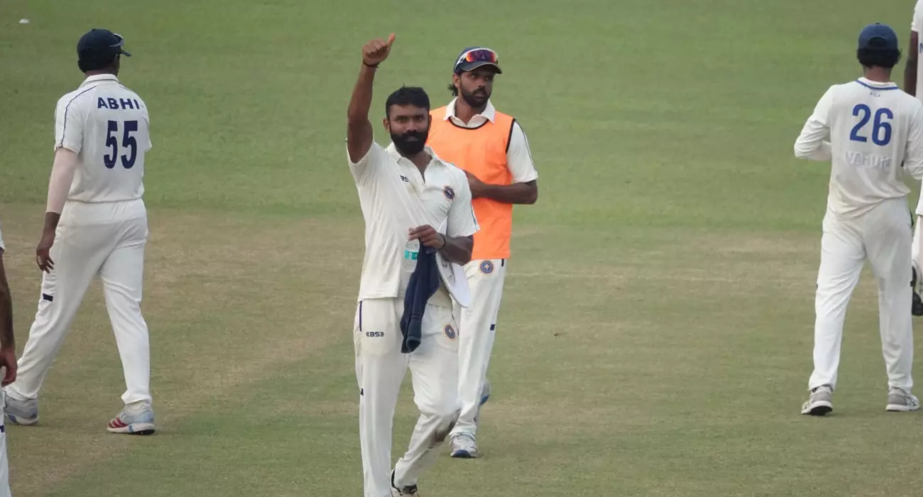 Jharkhand posts massive score against Kerala in Ranji Trophy; Vaishakh Chandran claims five wickets. Jharkhand posts massive score against Kerala in Ranji Trophy; Vaishakh Chandran claims five wickets.