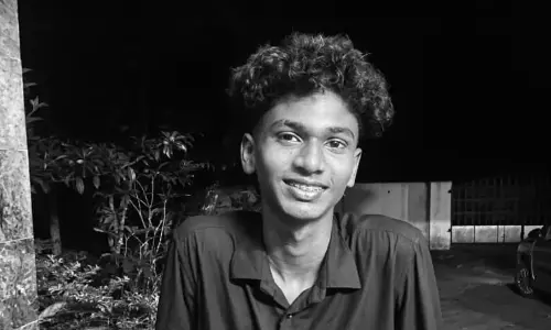 മൂന്ന് ദിവസമാണ് സിഐ ബൈജുവും എസ്ഐ അതുൽ മോഹനും കൂടി എന്റെ മക്കളെ സ്റ്റേഷനിൽ വെച്ച് പീഡിപ്പിച്ചത്; 18കാരൻ ജീവനൊടുക്കിയ സംഭവത്തിൽ കൊടുങ്ങല്ലൂര് പൊലീസിനെതിരെ ഗുരുതര ആരോപണവുമായി പിതാവ് മൂന്ന് ദിവസമാണ് സിഐ ബൈജുവും എസ്ഐ അതുൽ മോഹനും കൂടി എന്റെ മക്കളെ സ്റ്റേഷനിൽ വെച്ച് പീഡിപ്പിച്ചത്; 18കാരൻ ജീവനൊടുക്കിയ സംഭവത്തിൽ കൊടുങ്ങല്ലൂര് പൊലീസിനെതിരെ ഗുരുതര ആരോപണവുമായി പിതാവ്