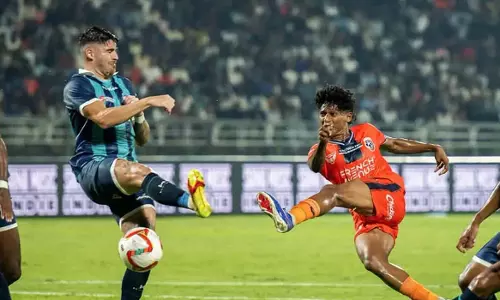 Football excitement crosses the seas; Super League Kerala matches can now be watched from the Middle East. Football excitement crosses the seas; Super League Kerala matches can now be watched from the Middle East.