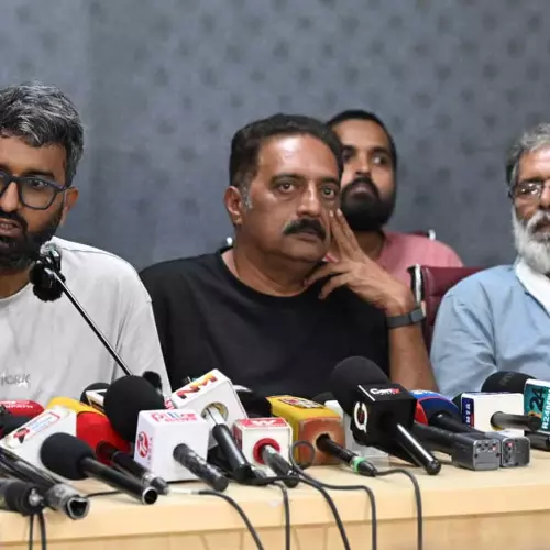 ഡല്ഹി പ്രതിഷേധത്തില് ഇളകിയത് മോദിയുടെയും ഷായുടെയും കസേരകള്; ഈ സമരത്തിന് മുന്നിലും കേന്ദ്രം തോല്ക്കും: പ്രകാശ് രാജ്