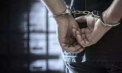 യുഎസിൽ ഹിന്ദു ക്ഷേത്രം ആക്രമിക്കാൻ പദ്ധതിയിട്ട 19-കാരൻ ആയുധങ്ങളുമായി പിടിയിൽ യുഎസിൽ ഹിന്ദു ക്ഷേത്രം ആക്രമിക്കാൻ പദ്ധതിയിട്ട 19-കാരൻ ആയുധങ്ങളുമായി പിടിയിൽ