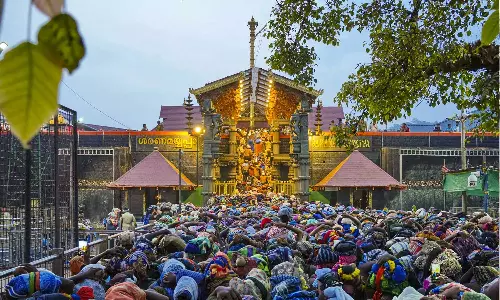 ശബരിമലയിൽ വെർച്വൽ ക്യൂ ഫീസ് വർധിപ്പിക്കാൻ നീക്കം; 5 രൂപ 10 രൂപയാക്കാൻ ദേവസ്വം ബോർഡ് ശബരിമലയിൽ വെർച്വൽ ക്യൂ ഫീസ് വർധിപ്പിക്കാൻ നീക്കം; 5 രൂപ 10 രൂപയാക്കാൻ ദേവസ്വം ബോർഡ്