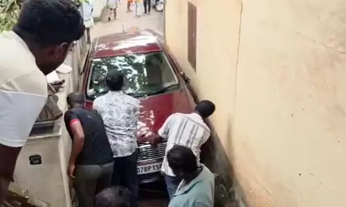 car stuck in bike way car stuck in bike way