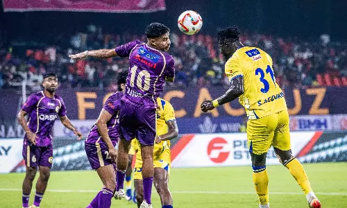 കൊച്ചിയുടെ കൊമ്പൻ വേട്ട; തിരുവനന്തപുരം കൊമ്പൻസിനെ തകർത്ത് ഫോഴ്സ കൊച്ചി രണ്ടാം സ്ഥാനത്തേക്ക് കൊച്ചിയുടെ കൊമ്പൻ വേട്ട; തിരുവനന്തപുരം കൊമ്പൻസിനെ തകർത്ത് ഫോഴ്സ കൊച്ചി രണ്ടാം സ്ഥാനത്തേക്ക്