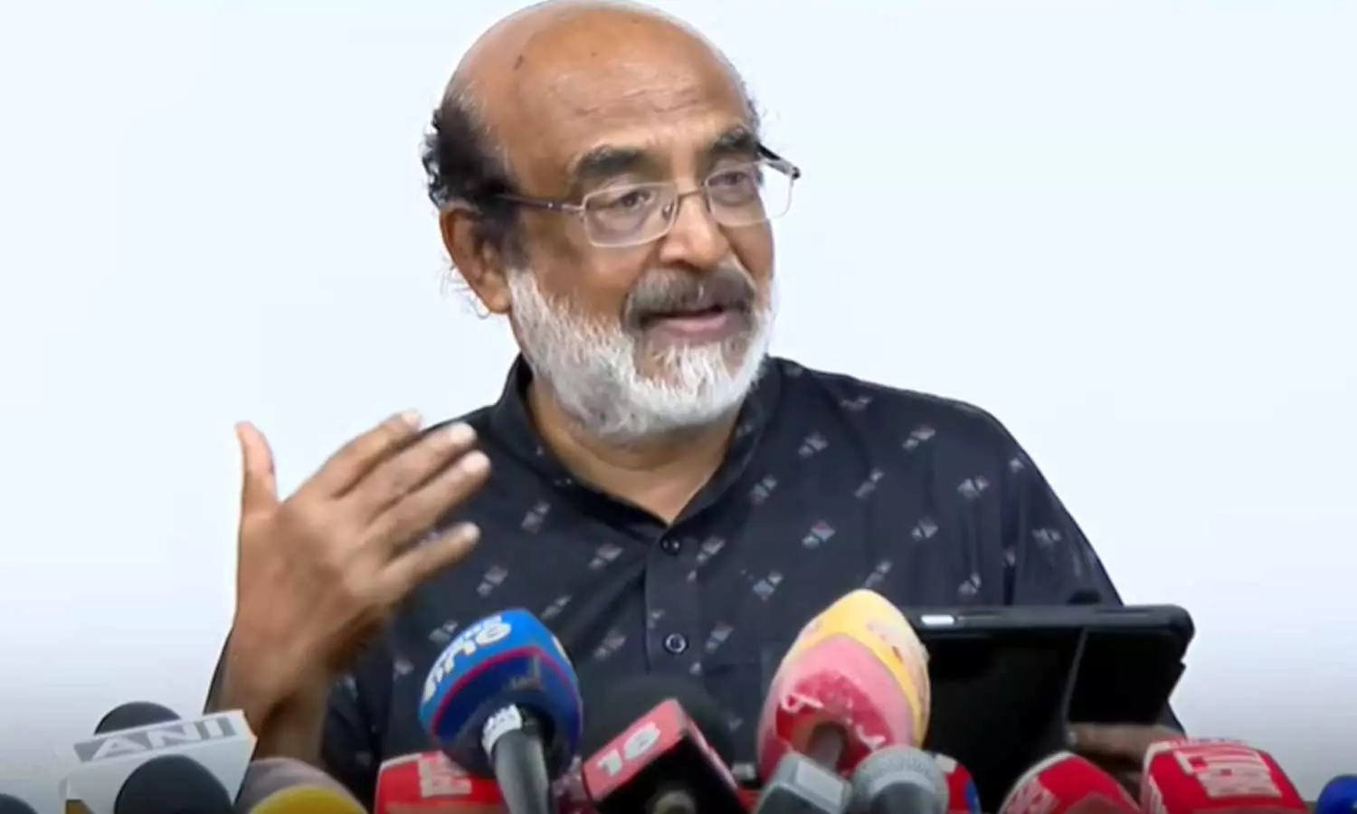കിഫ്ബിയിലെ നീക്കിയിരിപ്പ്: വി.ഡി. സതീശന്റെ കണക്ക് തള്ളി തോമസ് ഐസക്; അക്കൗണ്ടിൽ 10,000 കോടി കിഫ്ബിയിലെ നീക്കിയിരിപ്പ്: വി.ഡി. സതീശന്റെ കണക്ക് തള്ളി തോമസ് ഐസക്; അക്കൗണ്ടിൽ 10,000 കോടി