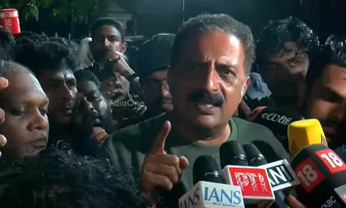 മാനവീയം വീഥിയില് പ്രകാശ് രാജ് പങ്കെടുത്ത പ്രതിഷേധത്തിന് അനുമതിയില്ലെന്ന് പൊലീസ്; 300 പേർക്കെതിരെ കേസ് മാനവീയം വീഥിയില് പ്രകാശ് രാജ് പങ്കെടുത്ത പ്രതിഷേധത്തിന് അനുമതിയില്ലെന്ന് പൊലീസ്; 300 പേർക്കെതിരെ കേസ്