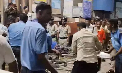17 killed stampede at Kolkata Durga Puja pandal 17 killed stampede at Kolkata Durga Puja pandal
