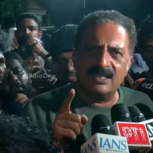 മാനവീയം വീഥിയില് പ്രകാശ് രാജ് പങ്കെടുത്ത പ്രതിഷേധത്തിന് അനുമതിയില്ലെന്ന് പൊലീസ്; 300 പേർക്കെതിരെ കേസ്