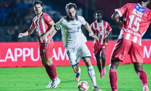 Even a red card didnt stop them; Calicut fought with 10 men to secure a win against Kannur. Even a red card didnt stop them; Calicut fought with 10 men to secure a win against Kannur.