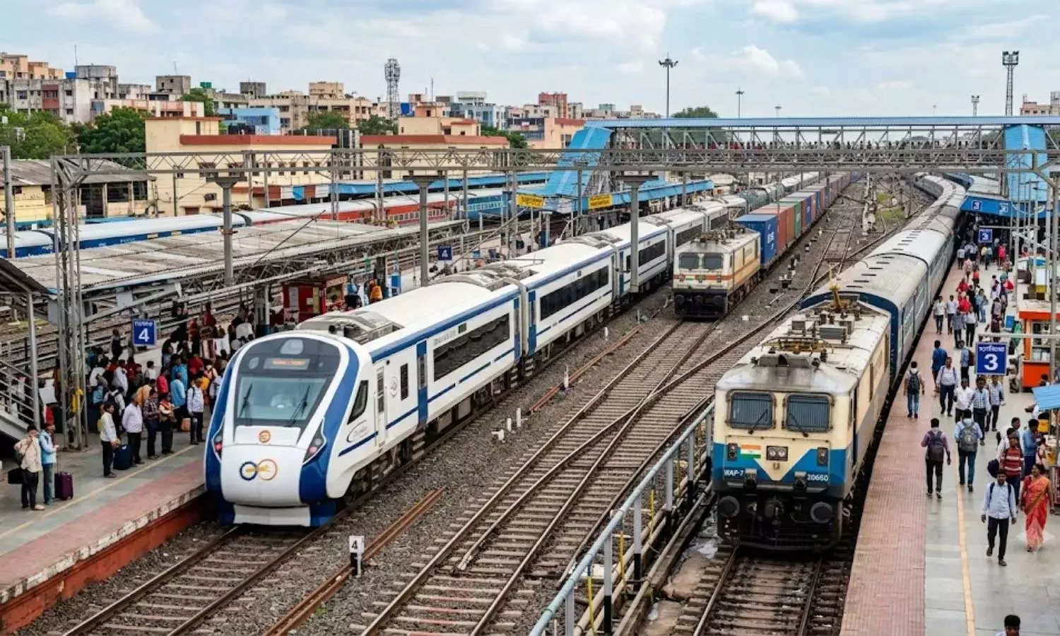 ട്രെയിനിൽ ഉച്ചത്തിലുള്ള ഫോൺവിളിക്കും പാട്ടിനും പൂട്ട്; 1000 രൂപ പിഴ, ആവർത്തിച്ചാൽ 6 മാസം തടവോ 5000 രൂപ പിഴയോ! ട്രെയിനിൽ ഉച്ചത്തിലുള്ള ഫോൺവിളിക്കും പാട്ടിനും പൂട്ട്; 1000 രൂപ പിഴ, ആവർത്തിച്ചാൽ 6 മാസം തടവോ 5000 രൂപ പിഴയോ!